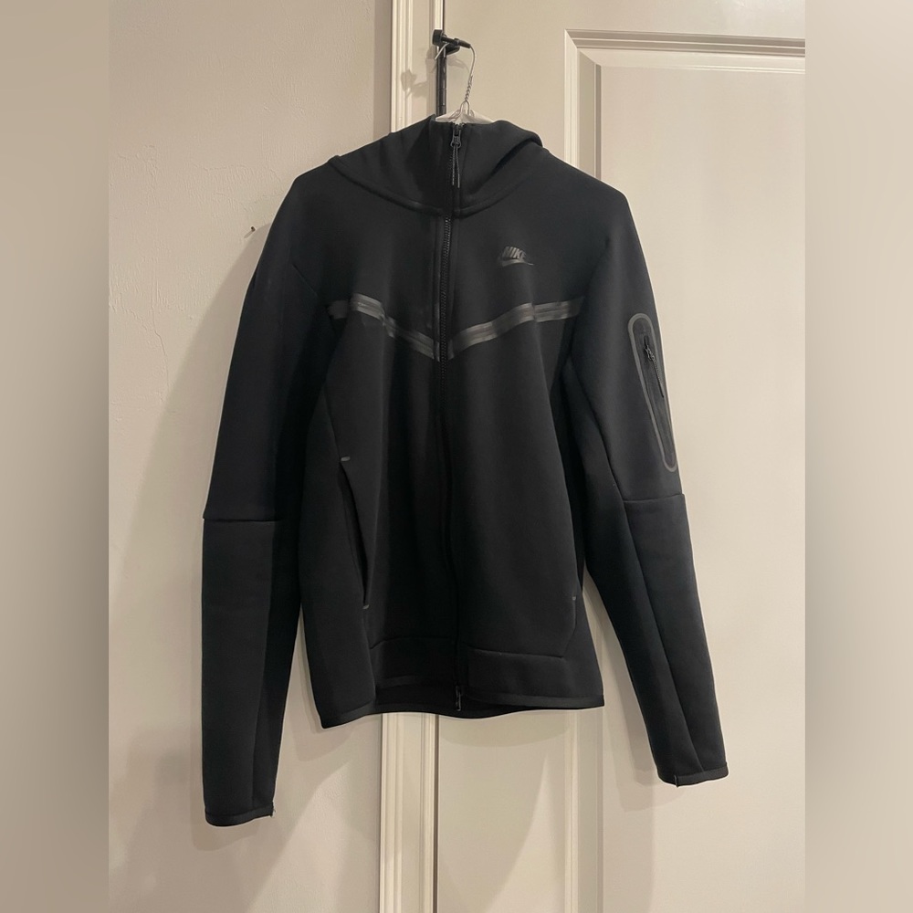 Black Nike Tech Jacket. Size: Men’s XS